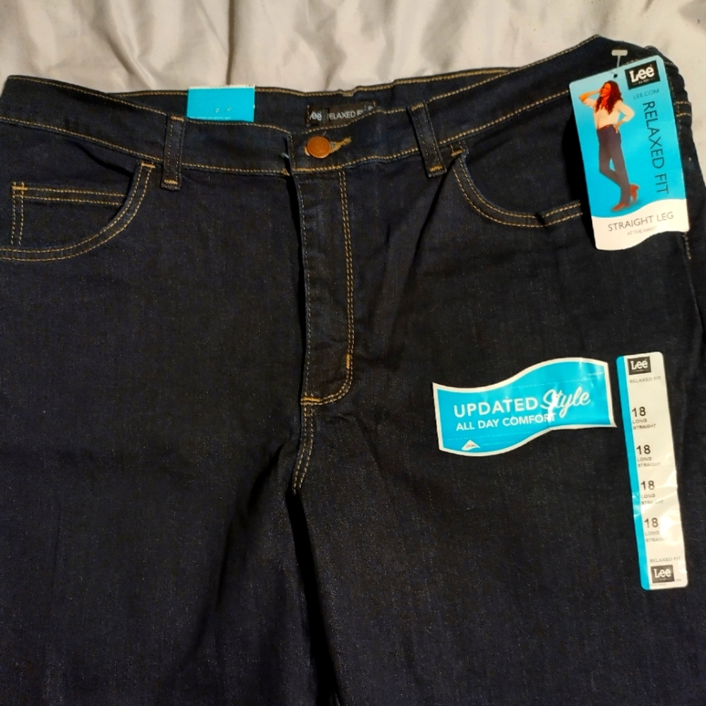 Lee relaxed fit brand new jeans.